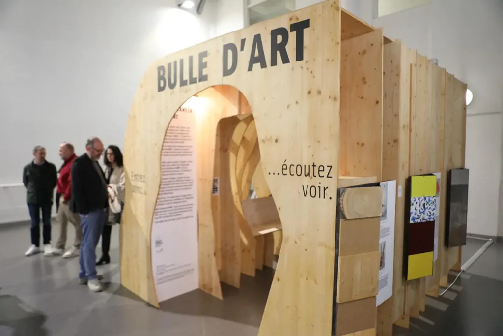 Bulle d'Art structure bois sur mesure au MAMC Saint-Étienne - Planforet menuisier agenceur