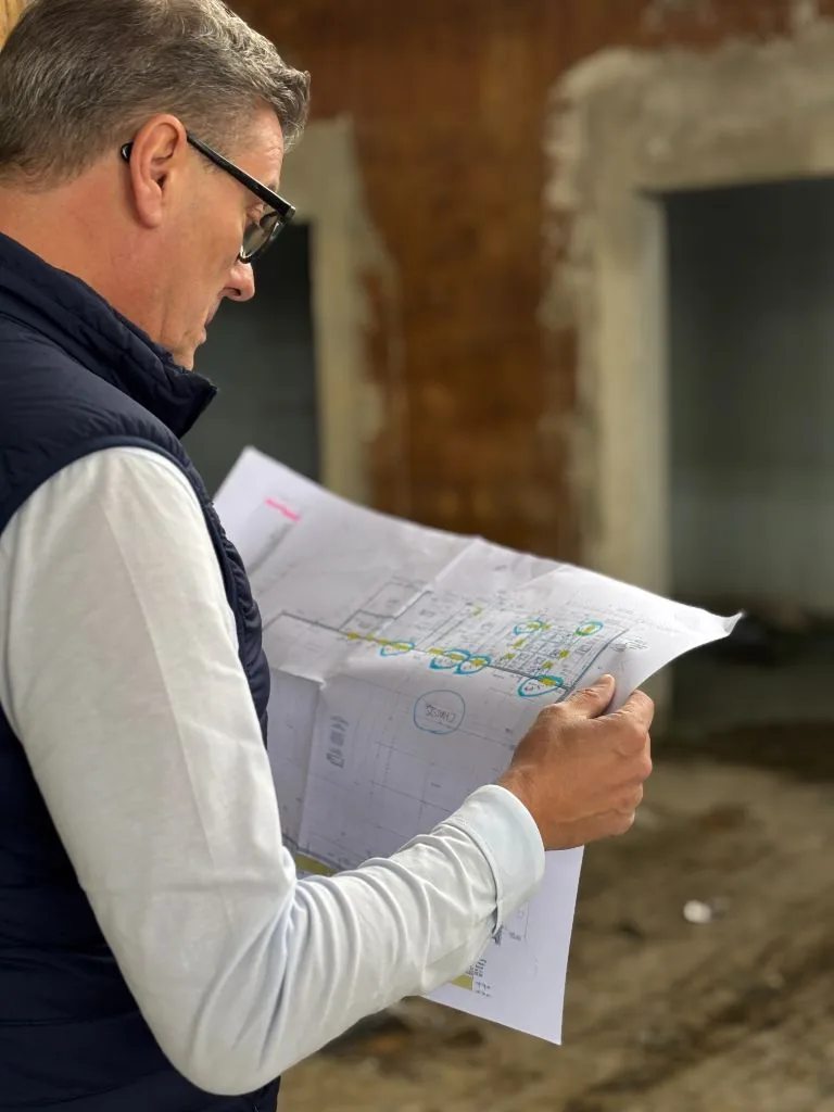 Bureau d'études Planforet Saint-Étienne : directeur technique consultant plans CAO sur chantier, coordination MOE et suivi projet menuiserie agencement sur mesure
