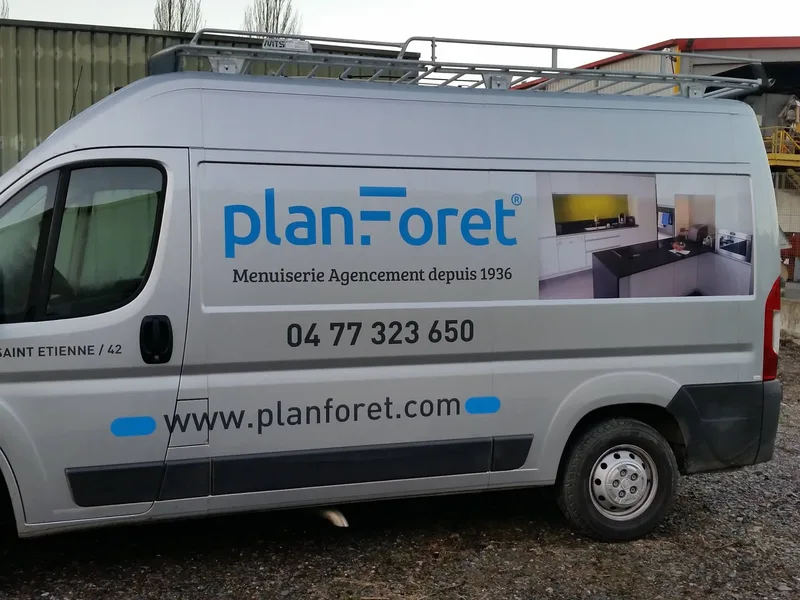 Camionnette de chantier - Planforet menuisier agenceur Saint-Étienne