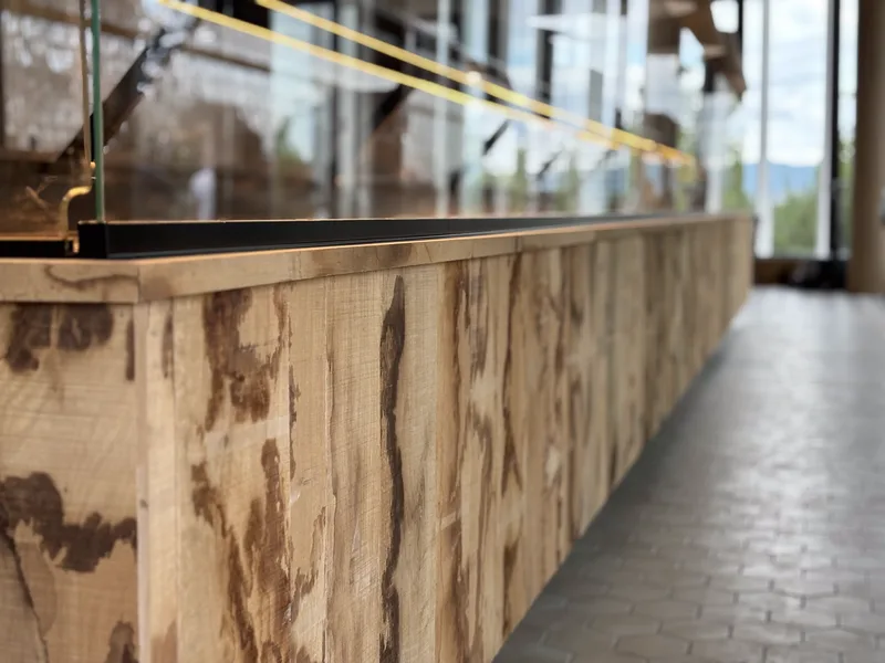Comptoir bois massif - savoir-faire menuiserie Planforet