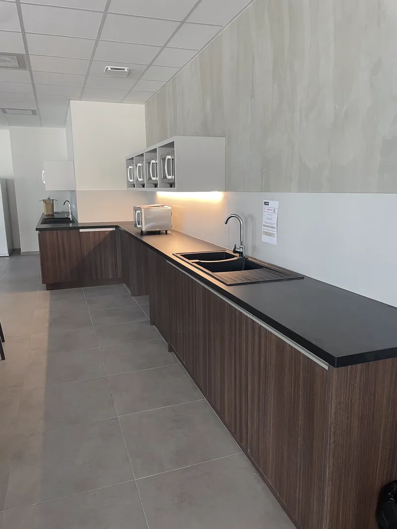 Cuisine de bureau - atelier Planforet menuiserie Loire