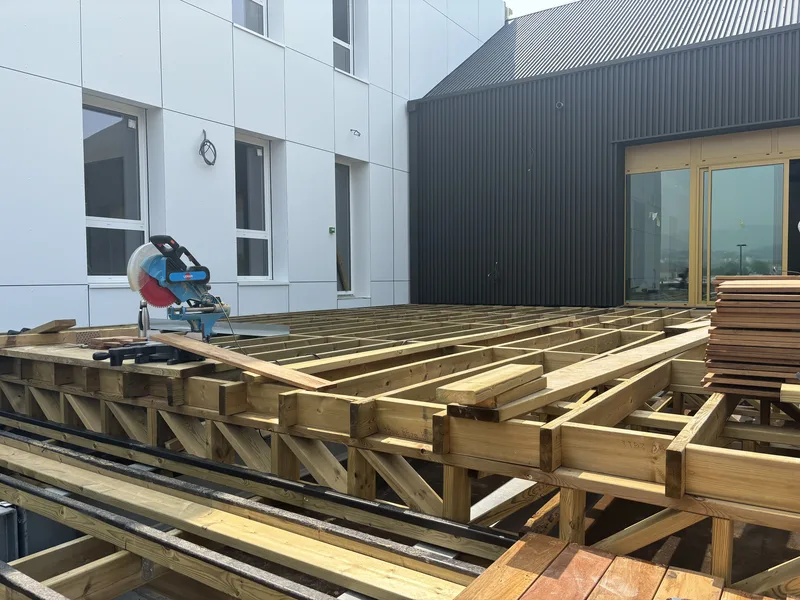 Terrasse bois - menuiserie sur mesure Loire Planforet